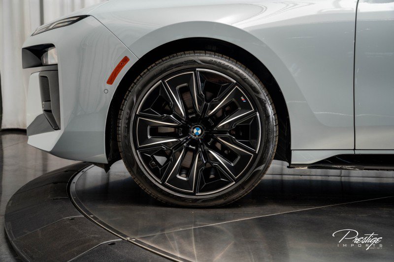 Used 2023 BMW 740i w/ Parking Assistance Package image 11