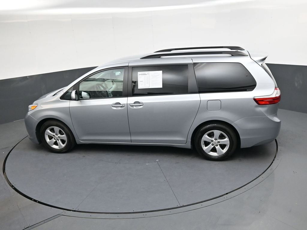 Used 2015 Toyota Sienna LE image 31