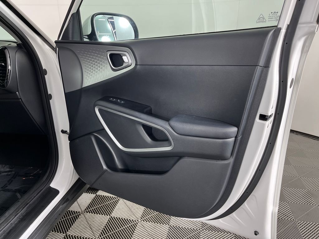 Used 2023 Kia Soul S FWD image 16