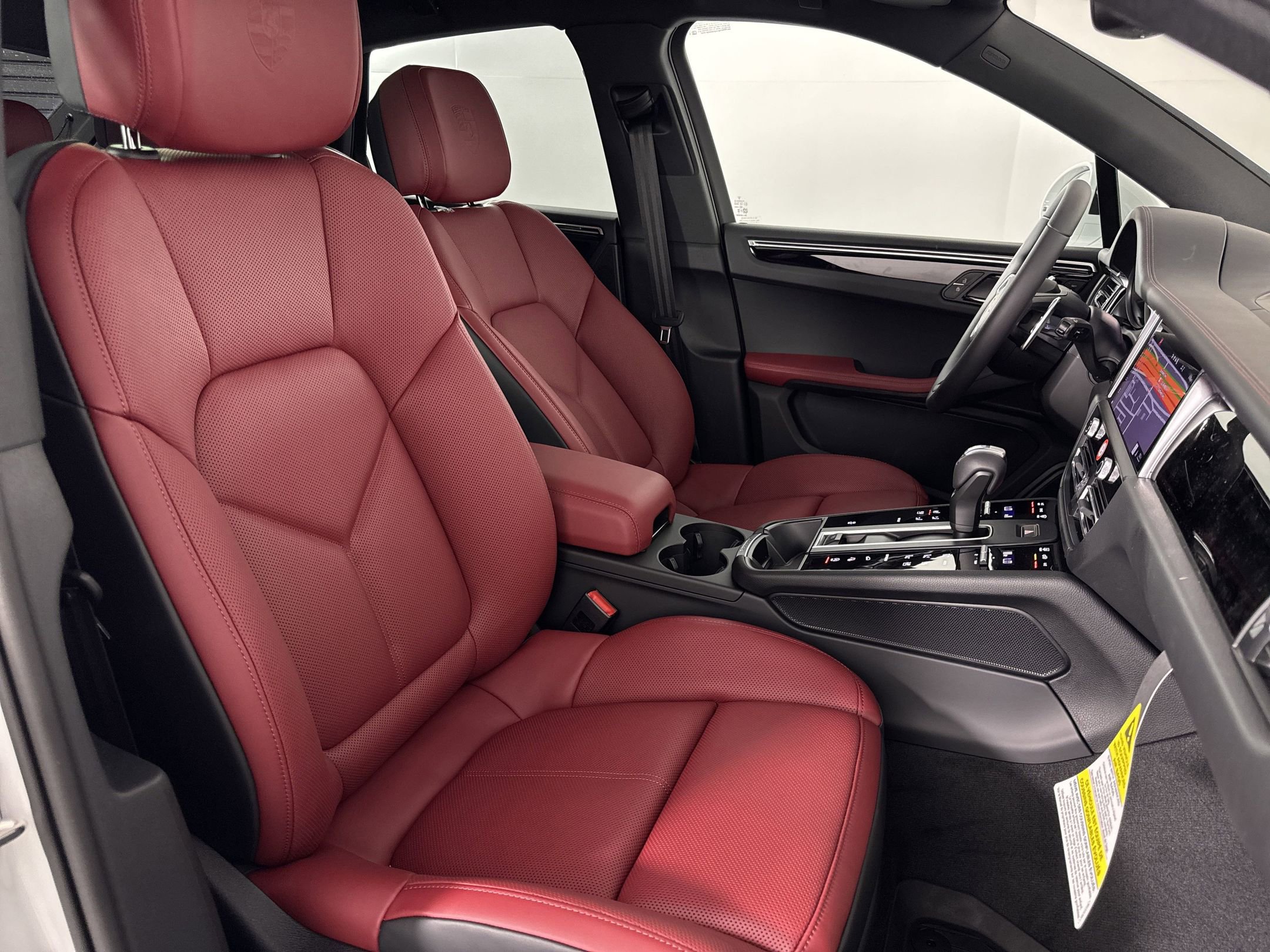 Certified 2025 Porsche Macan image 29