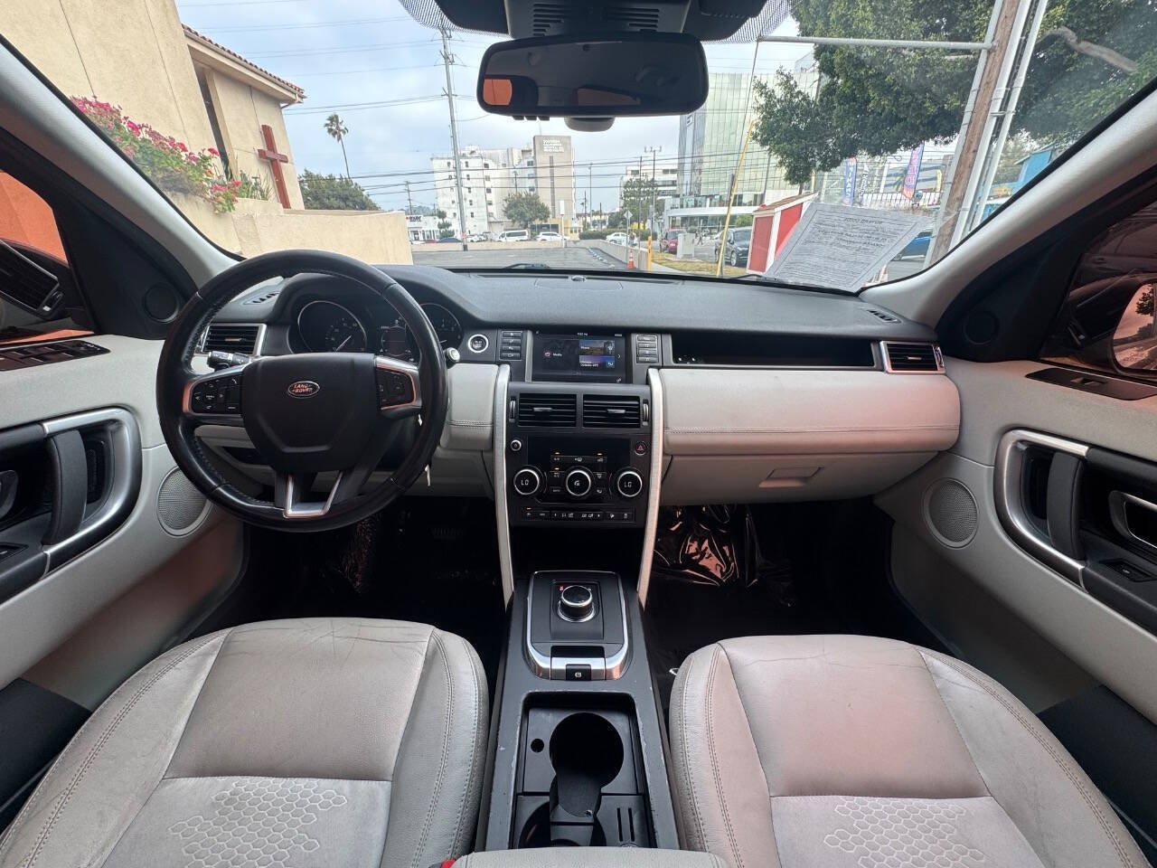 Used 2017 Land Rover Discovery Sport SE AWD/4WD image 9