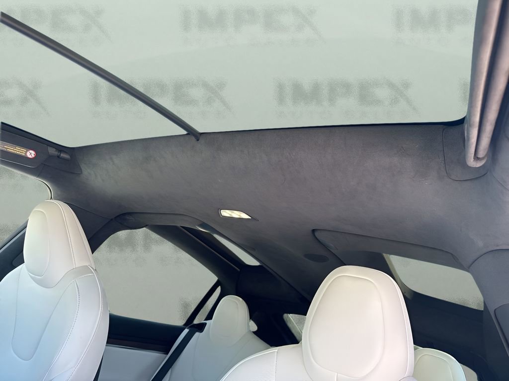 Used 2022 Tesla Model X image 11