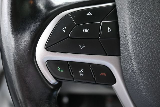 Used 2021 Jeep Grand Cherokee Limited w/ Luxury Group II RWD image 18
