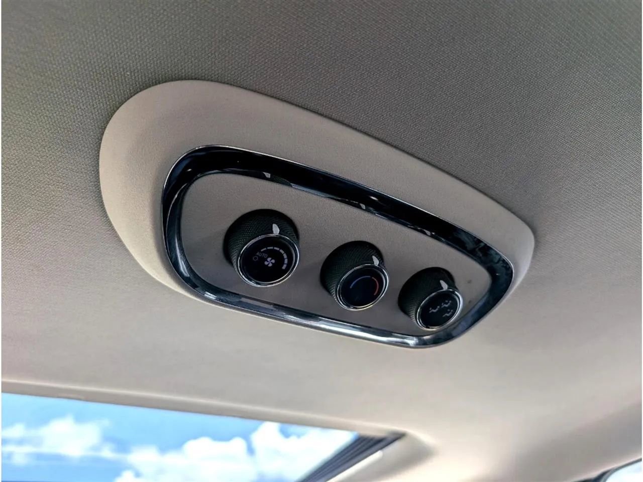 Used 2015 Dodge Durango Limited w/ Premium Group image 43