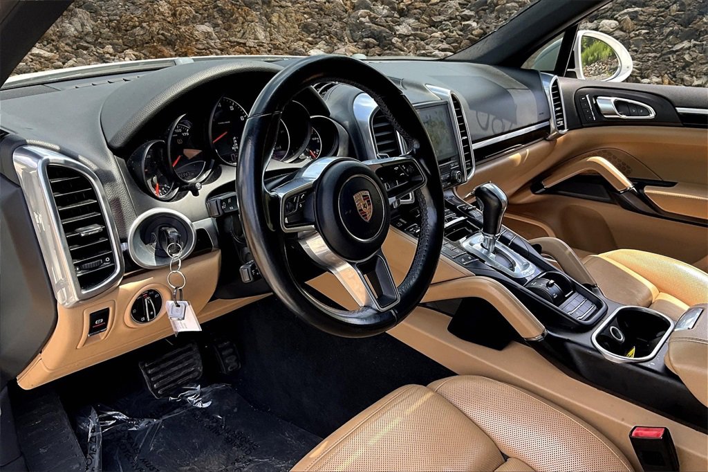 Used 2018 Porsche Cayenne Platinum Edition w/ Premium Package Plus image 12