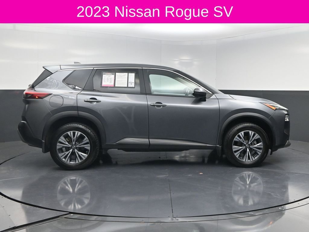 Used 2023 Nissan Rogue SV image 4