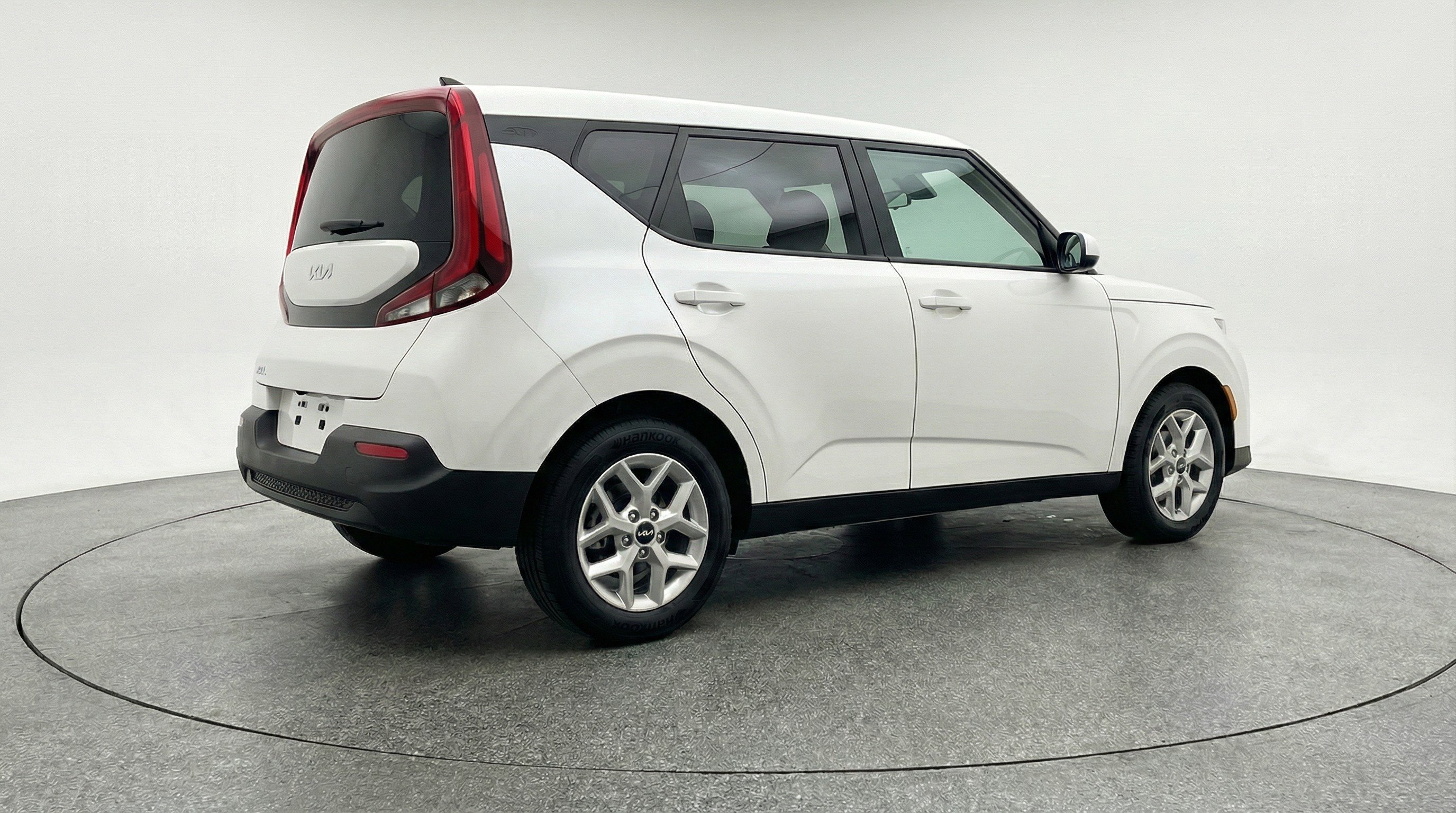 Used 2025 Kia Soul LX w/ LX Technology Package FWD image 9