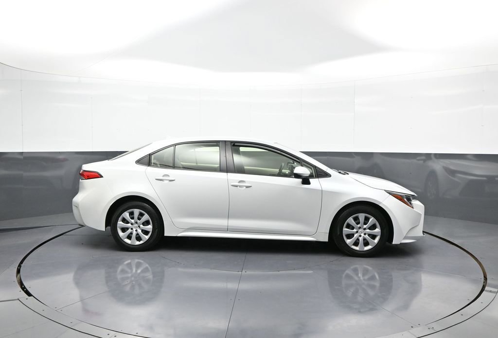 Certified 2022 Toyota Corolla LE FWD image 5
