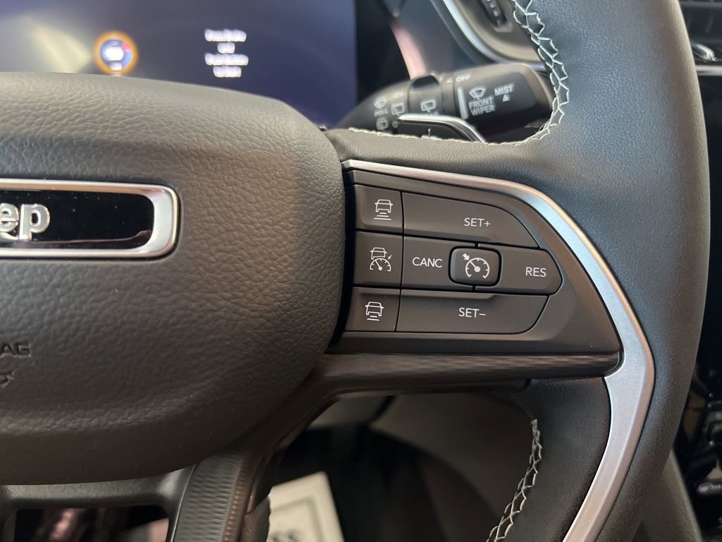 New 2025 Jeep Grand Cherokee Altitude image 10