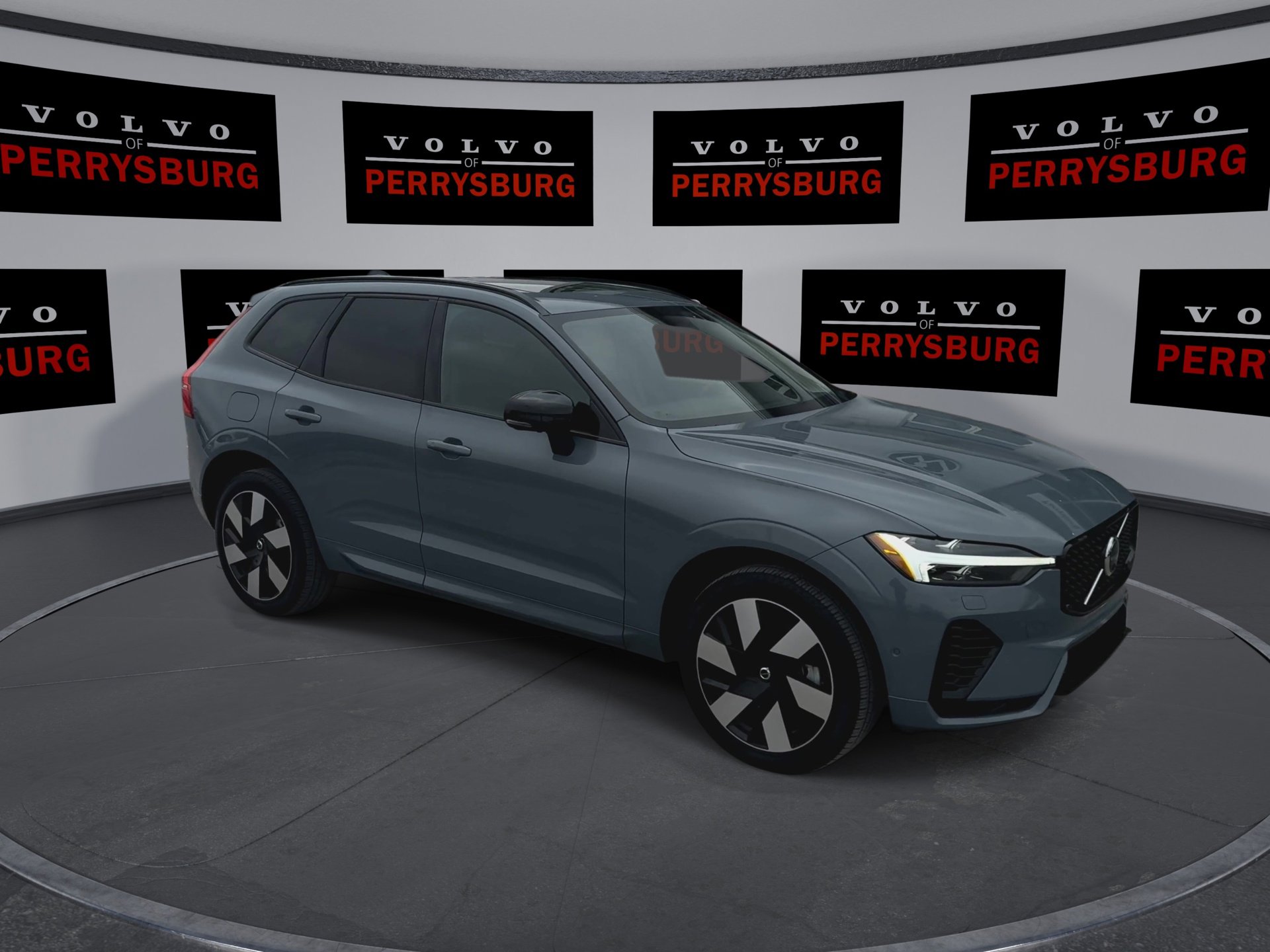 Used 2024 Volvo XC60 T8 Plus w/ Climate Package image 2