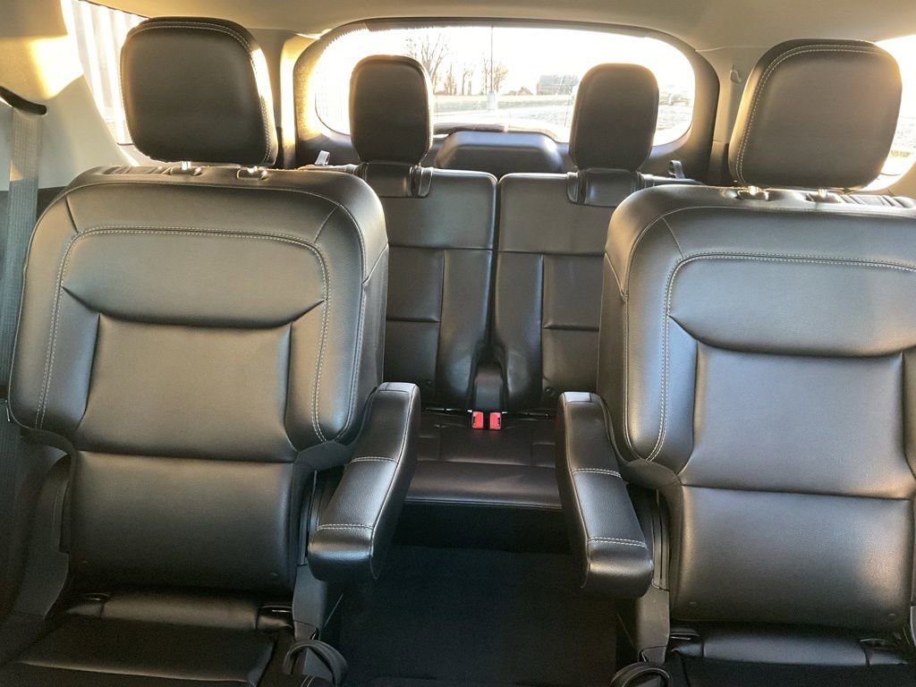 Used 2021 Ford Explorer XLT w/ Equipment Group 202A image 22