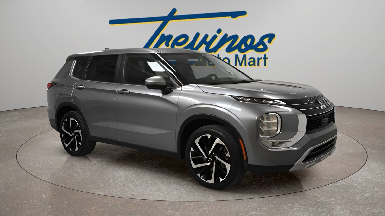 Used 2024 Mitsubishi Outlander SE image 1