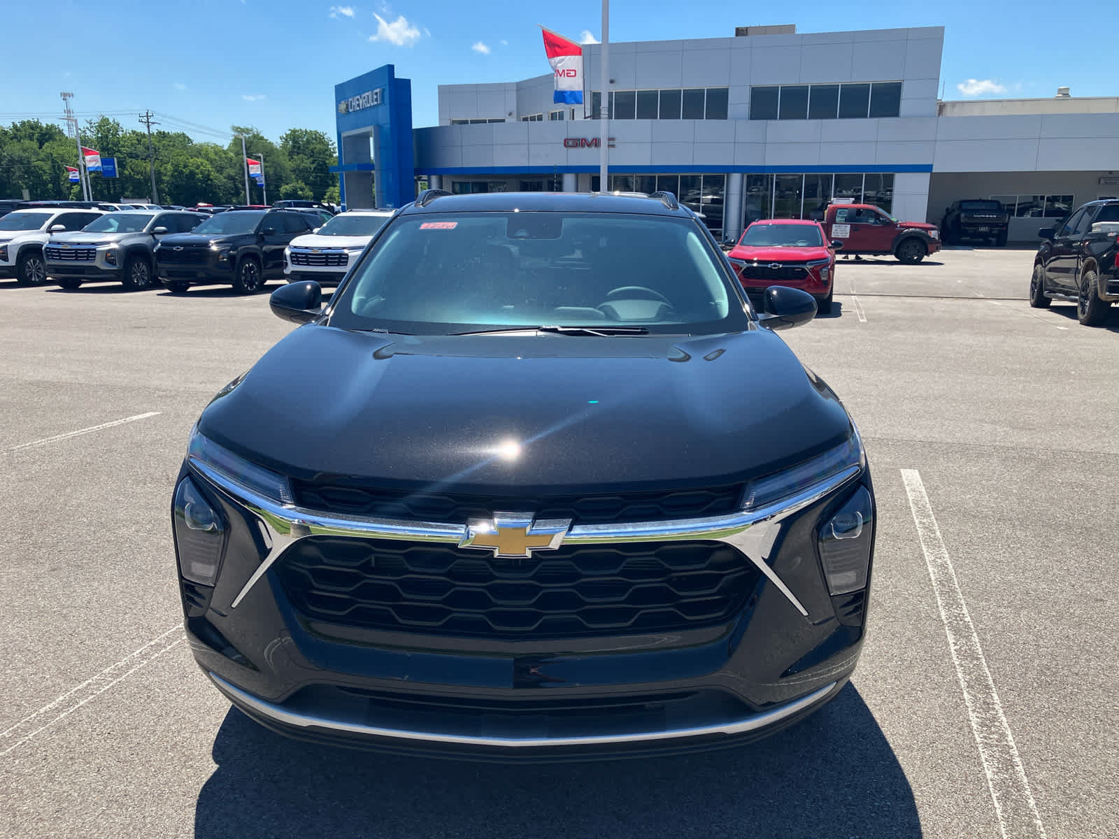 New 2026 Chevrolet Trax LT w/ LT Convenience Package FWD image 2