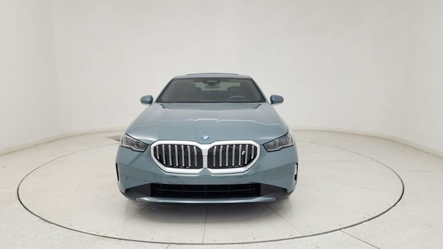 Used 2026 BMW i5 eDrive40 AWD/4WD image 3