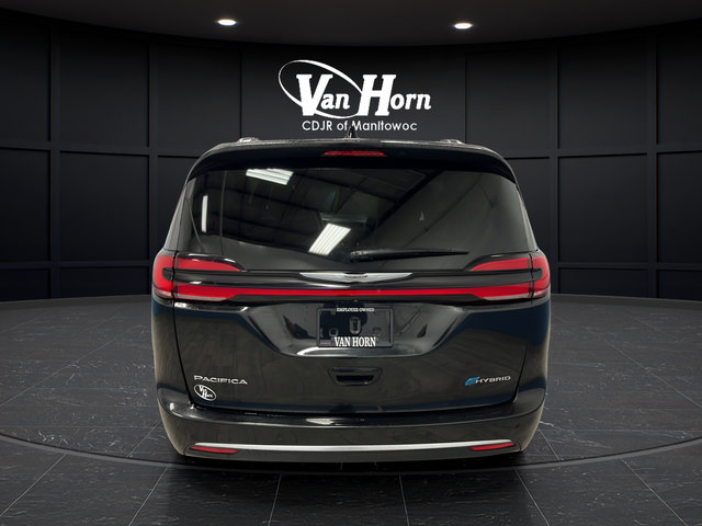 Used 2023 Chrysler Pacifica Pinnacle FWD image 6