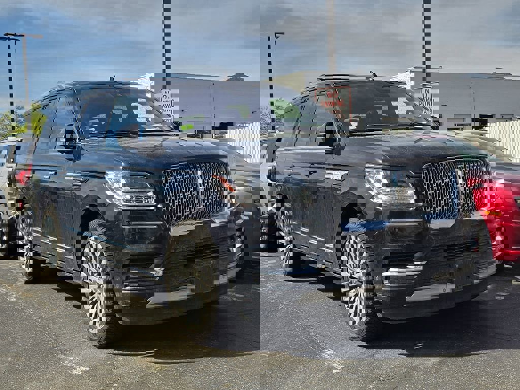 Used 2019 Lincoln Navigator L Reserve image 2