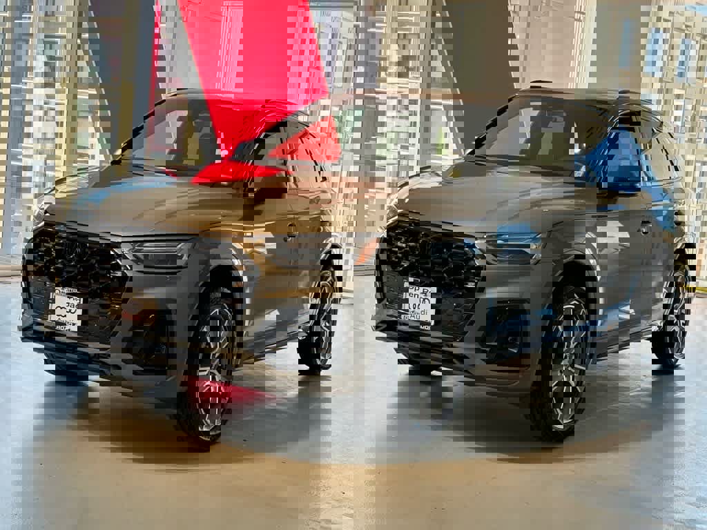 Certified 2025 Audi Q5 2.0T Premium image 1