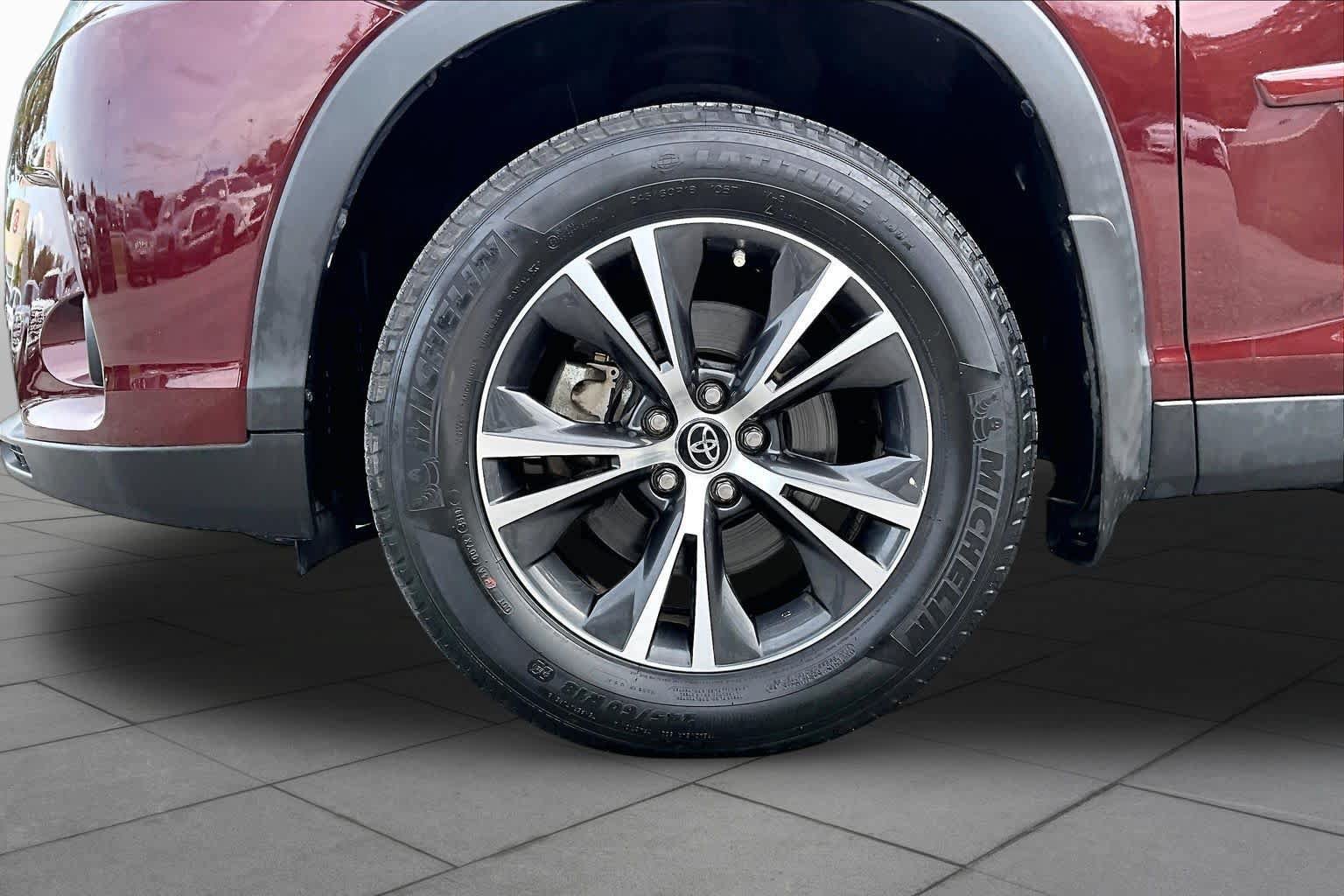 Used 2019 Toyota Highlander Plus AWD/4WD image 8