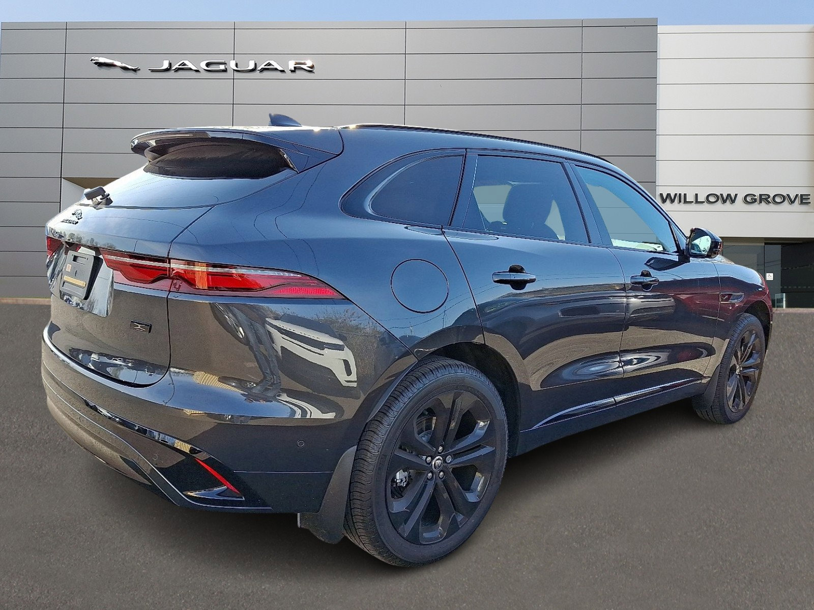 New 2026 Jaguar F-PACE R-Dynamic S image 2