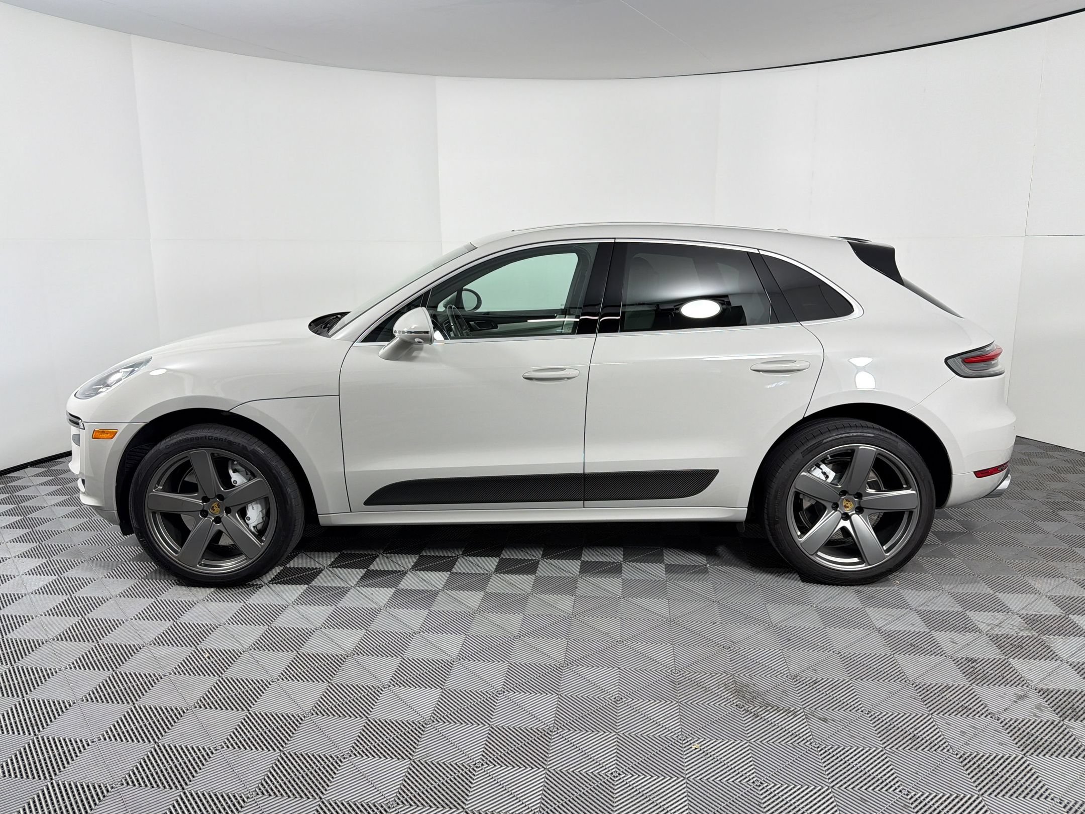 Certified 2021 Porsche Macan Turbo w/ Premium Package Plus (PF0) AWD/4WD image 2