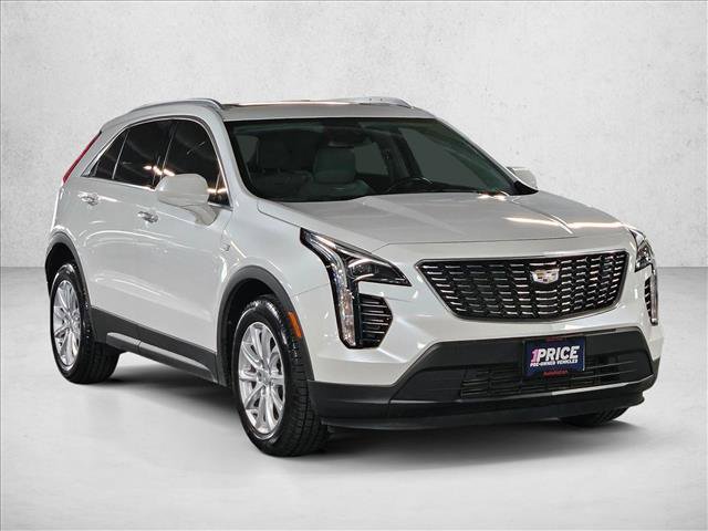 Used 2023 Cadillac XT4 Luxury w/ Cold Weather Package FWD image 3