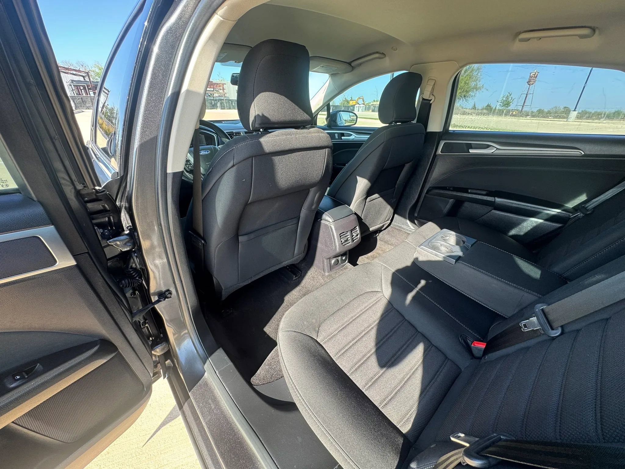 Used 2018 Ford Fusion SE image 30