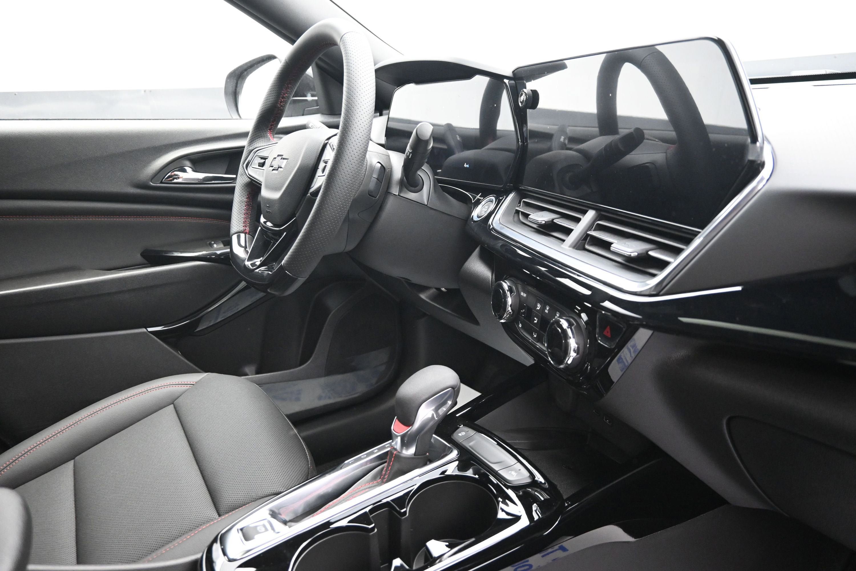 New 2026 Chevrolet Trax RS w/ Sunroof Package FWD image 25