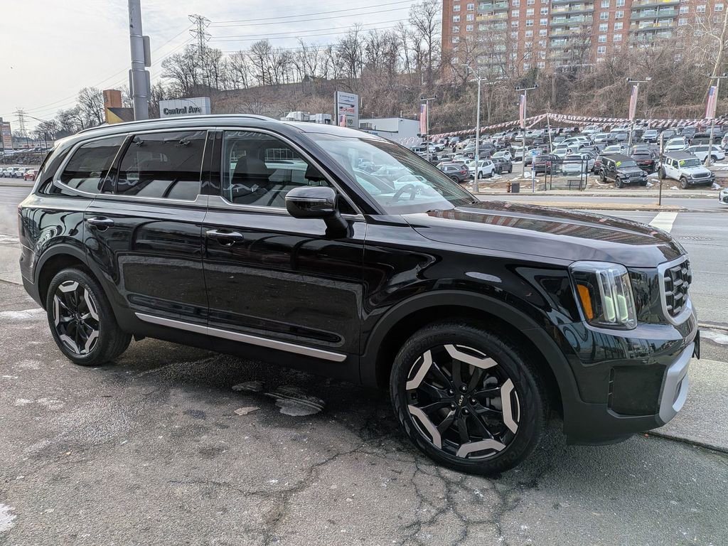 Certified 2023 Kia Telluride S w/ S Sunroof Package image 5