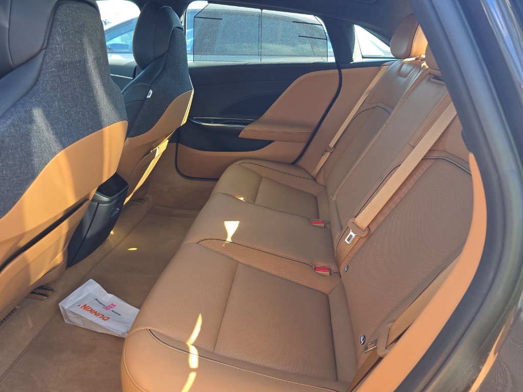 Used 2023 Lucid Air Grand Touring image 4