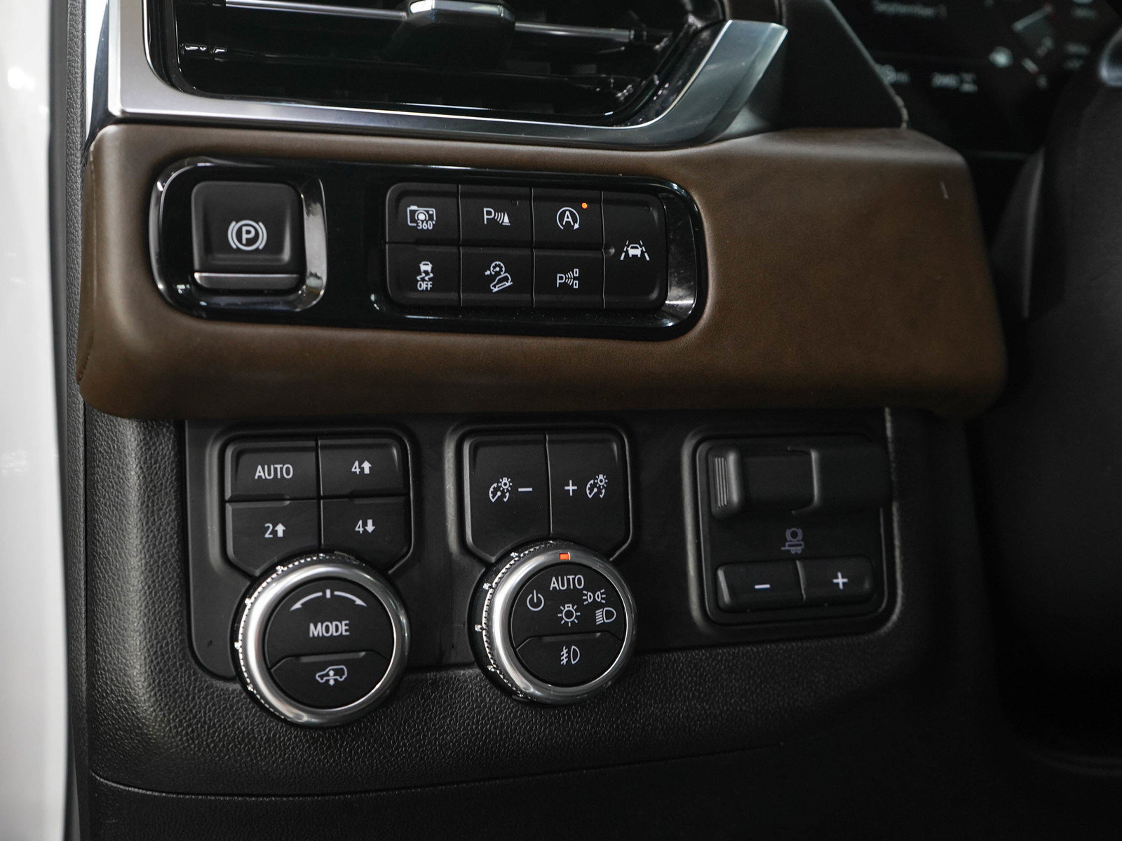Used 2025 GMC Yukon Denali Ultimate AWD/4WD image 28