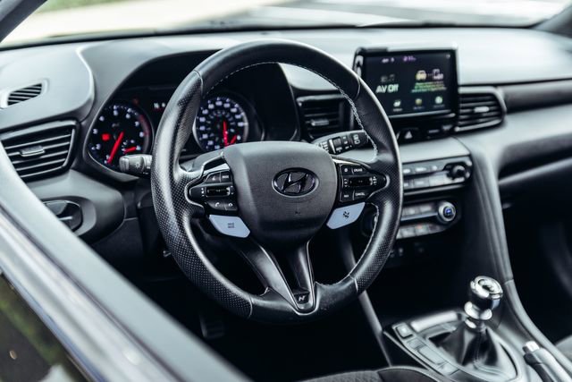 Used 2020 Hyundai Veloster N w/ Performance Package FWD image 6