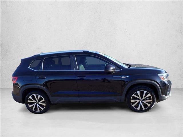 Used 2022 Volkswagen Taos SE w/ Panoramic Sunroof Package image 5