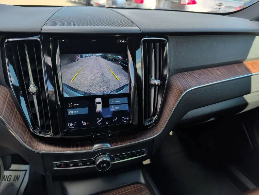 Used 2021 Volvo XC60 T5 Momentum image 7