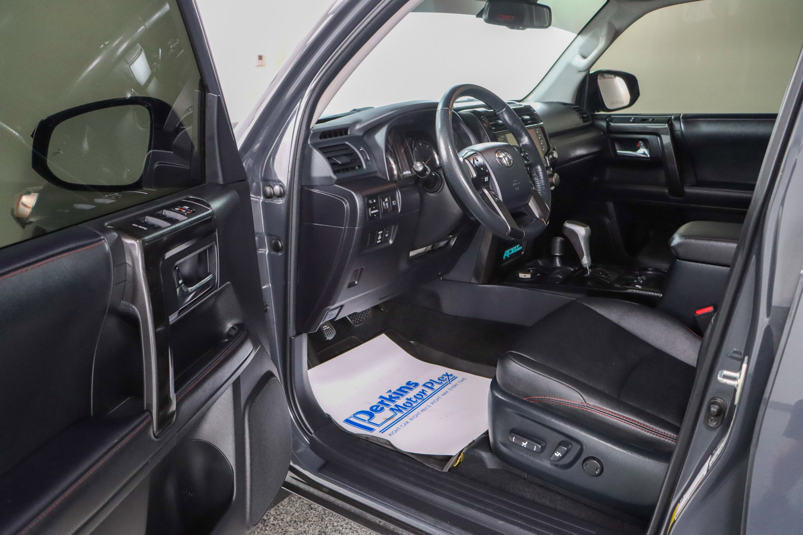 Used 2024 Toyota 4Runner TRD Off-Road Premium w/ Moonroof Package AWD/4WD image 3
