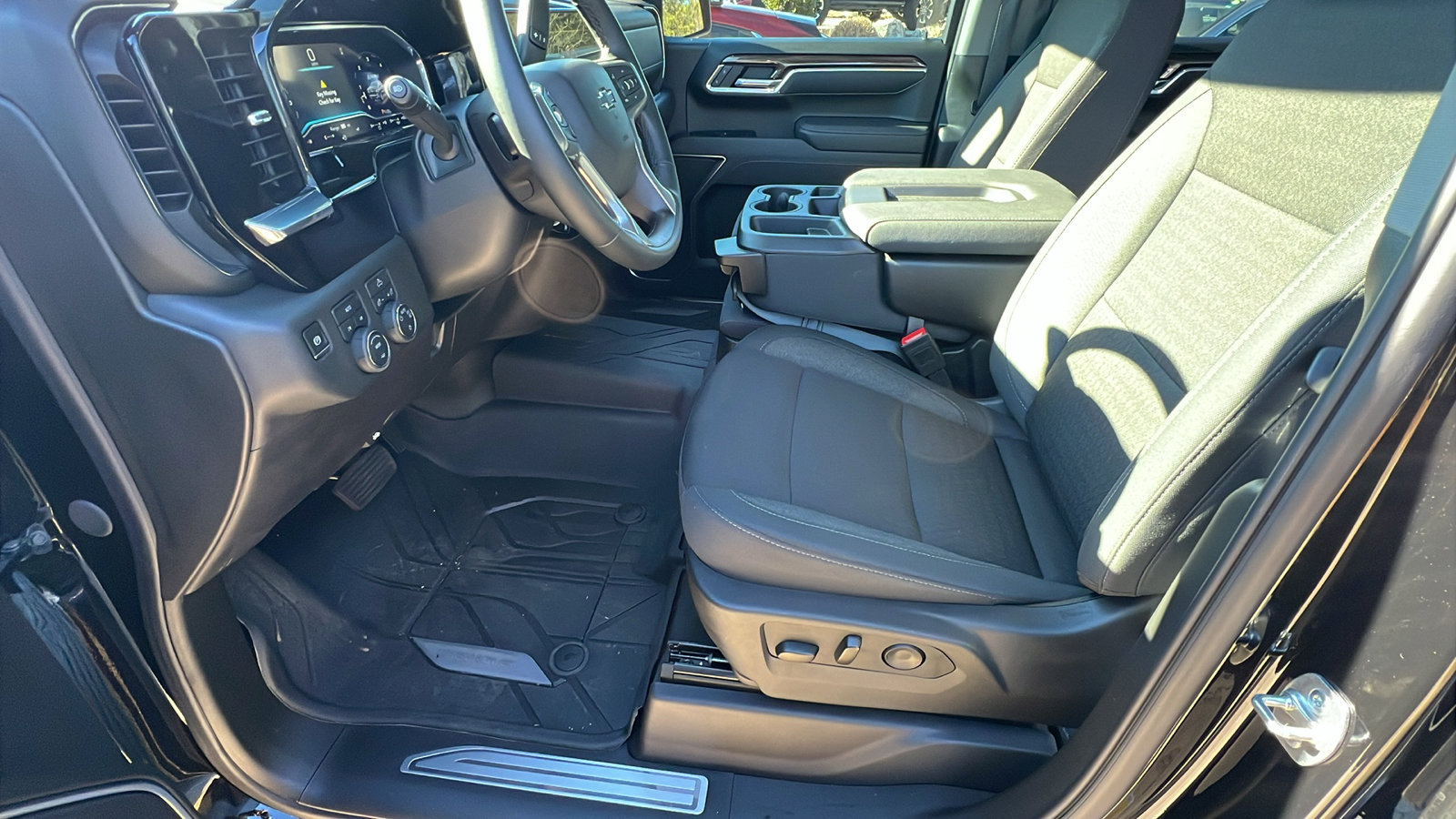 Used 2025 Chevrolet Silverado 1500 LT image 16