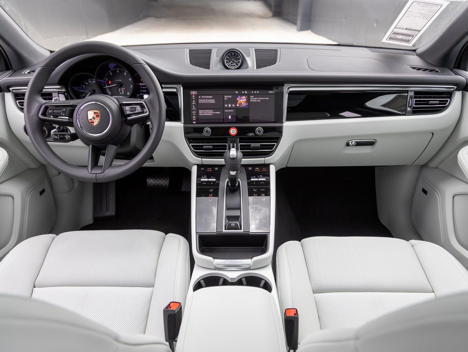 Certified 2025 Porsche Macan AWD/4WD image 12