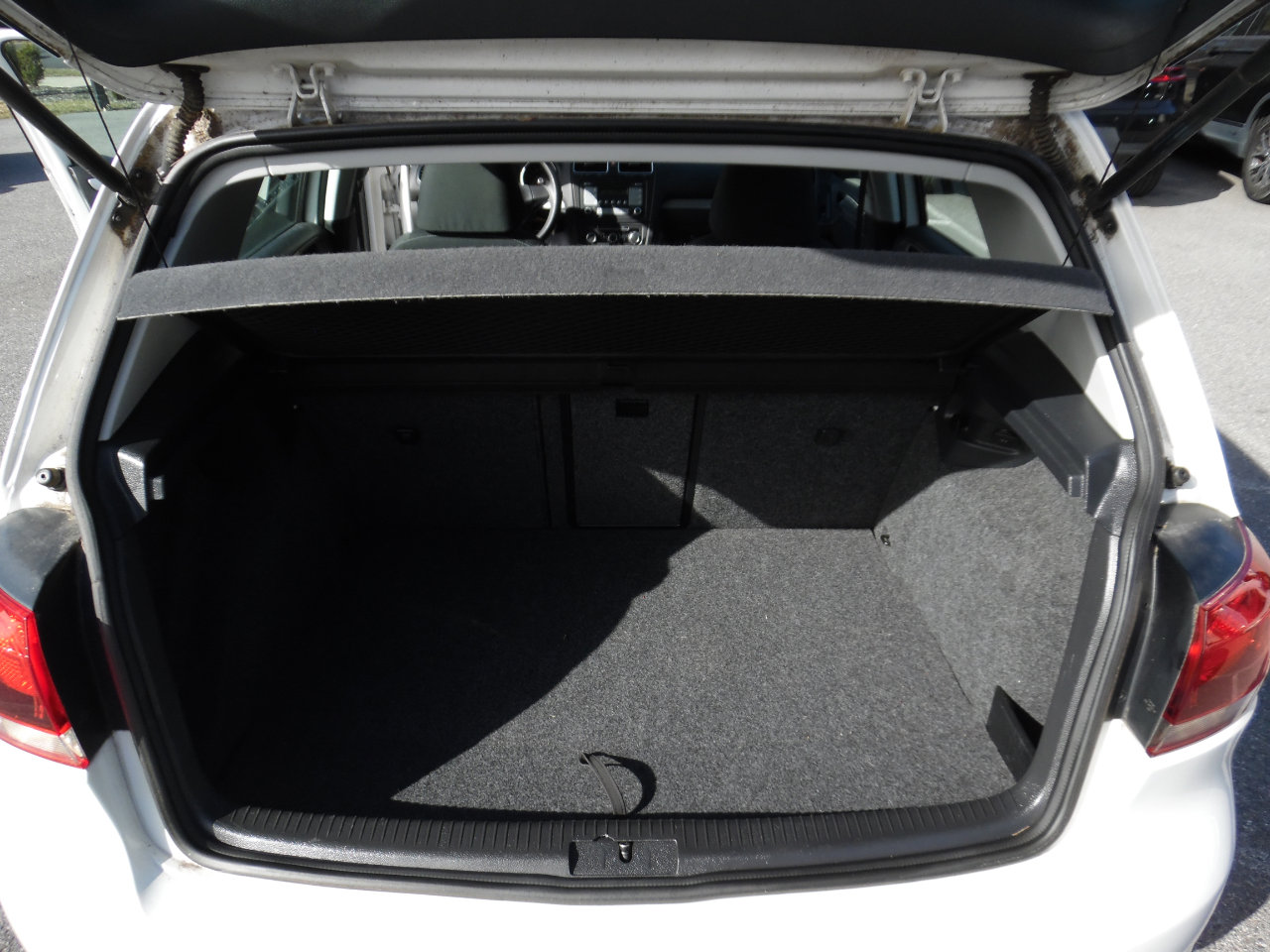 Used 2010 Volkswagen Golf 4-Door image 21