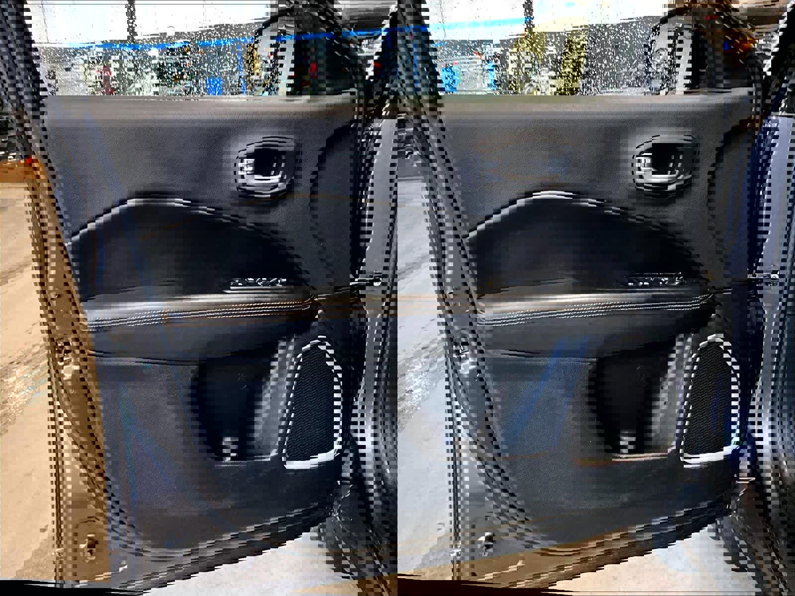 Used 2018 Jeep Compass Limited image 9