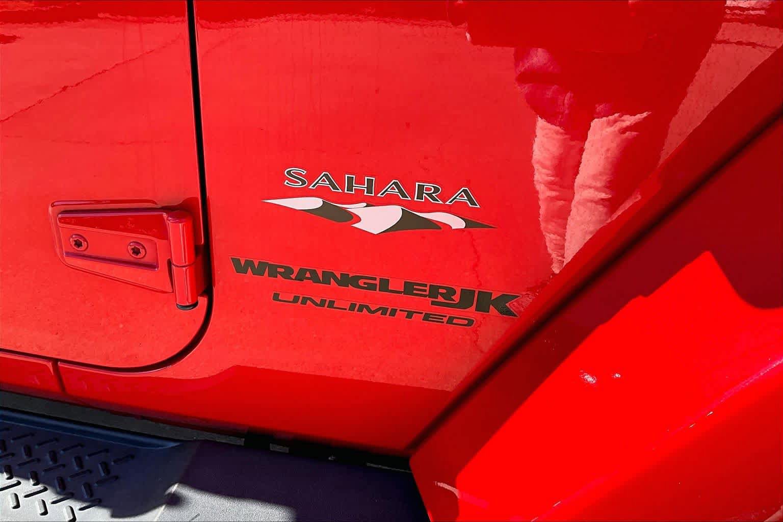Certified 2018 Jeep Wrangler Unlimited Sahara w/ Connectivity Group AWD/4WD image 29