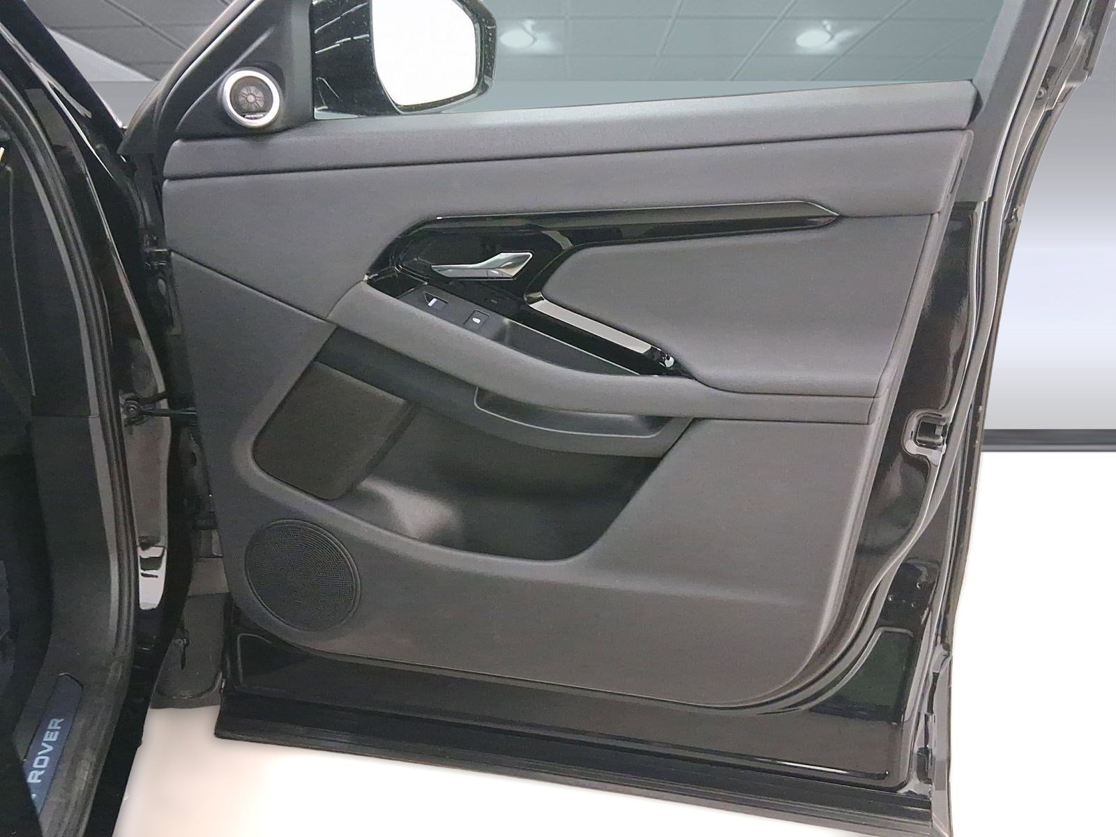 Used 2025 Land Rover Range Rover Evoque Dynamic SE image 34