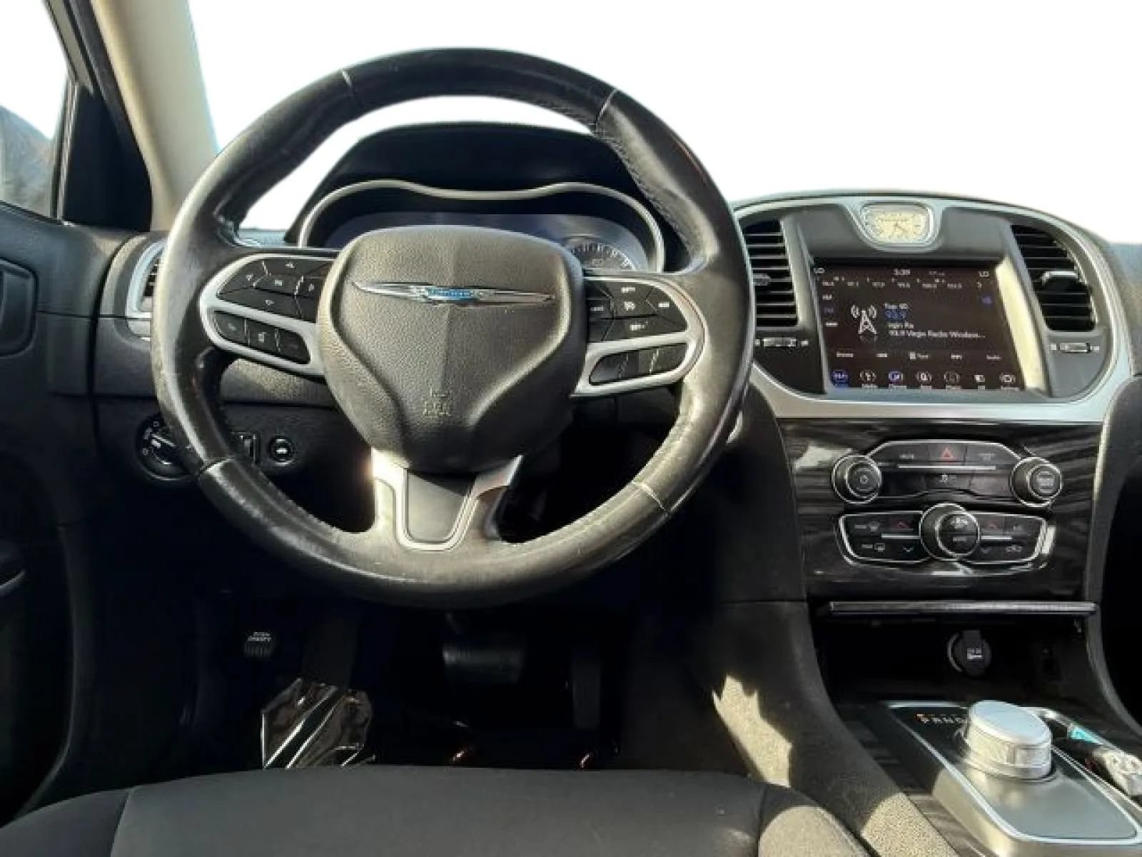 Used 2019 Chrysler 300 Touring RWD image 18