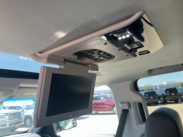 Used 2018 Chevrolet Tahoe Premier AWD/4WD image 27