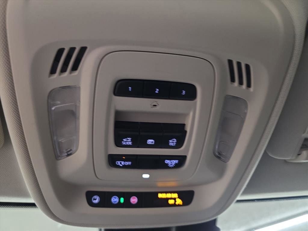 Used 2021 Buick Envision Avenir image 25