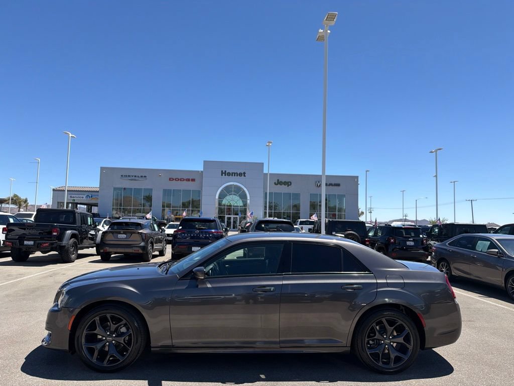Used 2023 Chrysler 300 Touring L RWD image 5