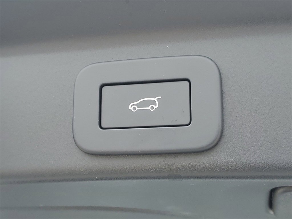 New 2026 Jaguar F-PACE R-Dynamic S image 8