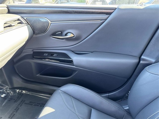 Certified 2025 Lexus ES 300h Ultra Luxury image 22