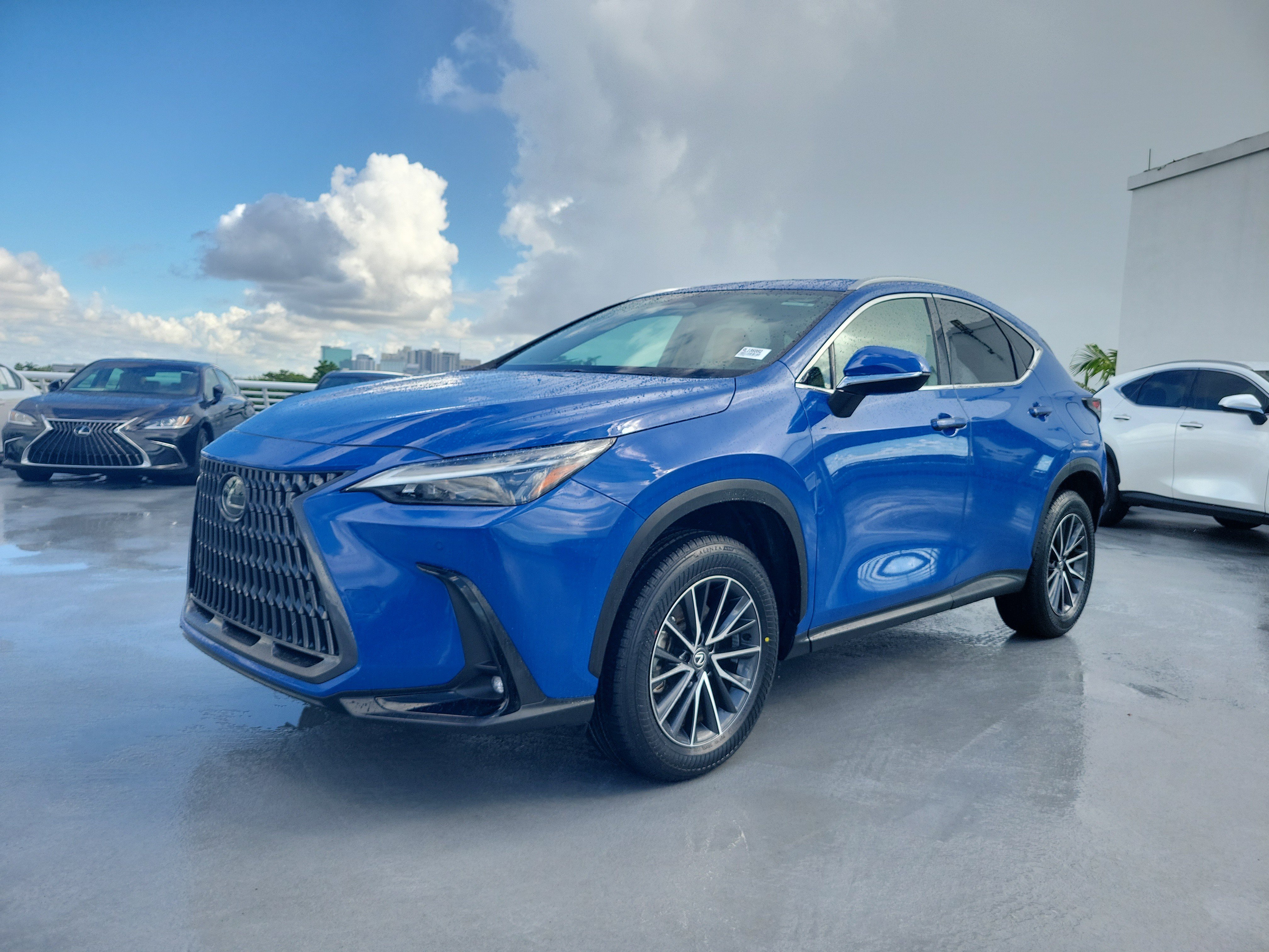 Used 2025 Lexus NX 250 FWD w/ Towing Package (2000 Lbs) image 3