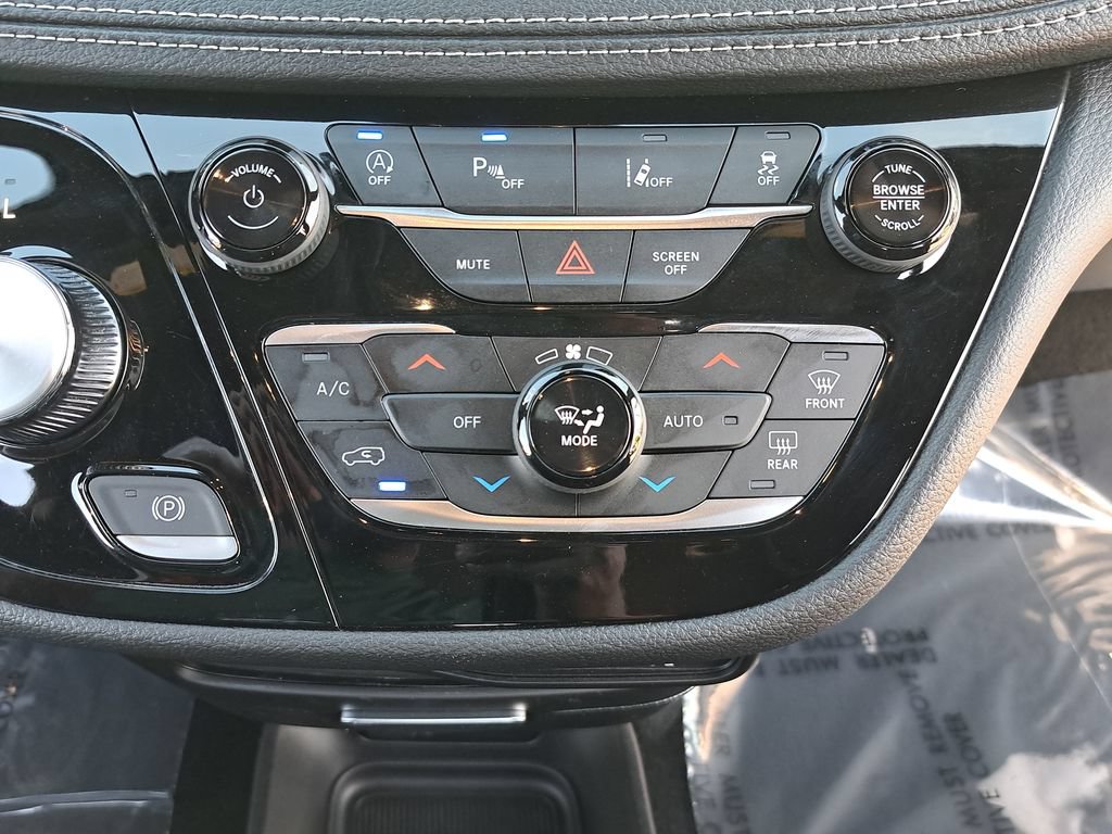 Used 2023 Chrysler Pacifica Touring FWD image 25