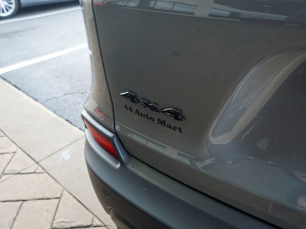 Used 2023 Jeep Cherokee Altitude Lux w/ Lux Elite Package image 9