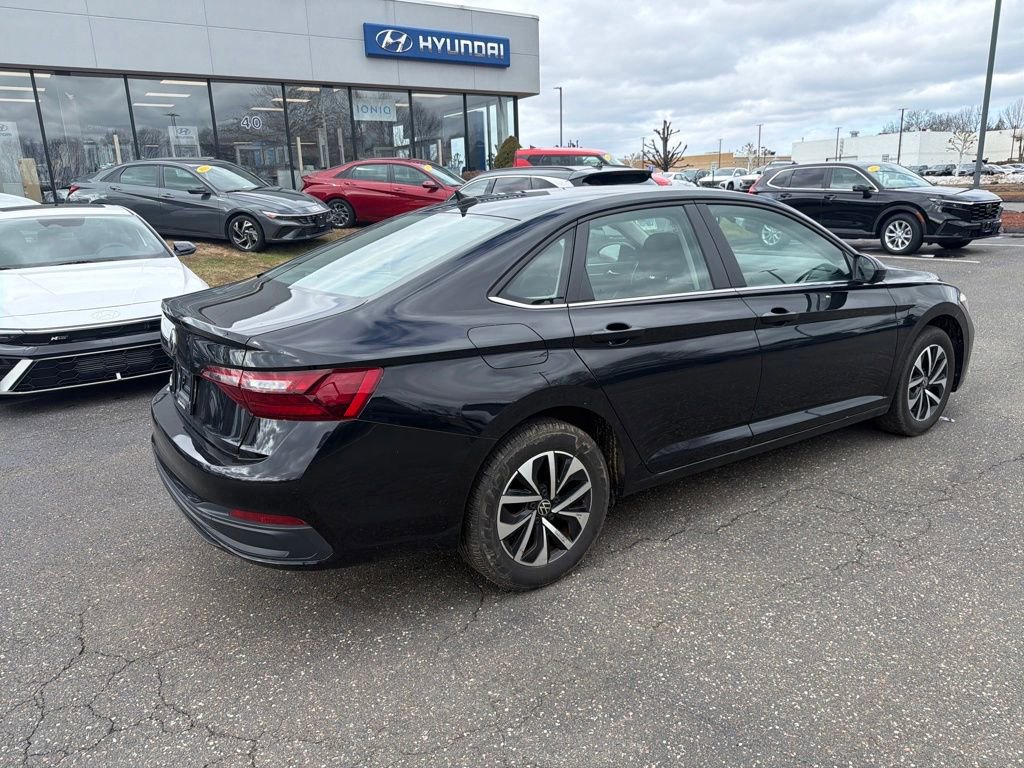 Used 2024 Volkswagen Jetta S image 3